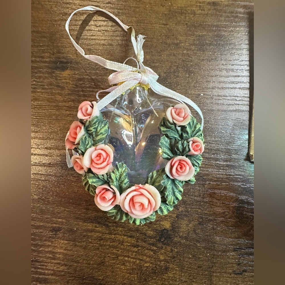 Victorian Christmas Ornament Set of 3 Hand Blown Clear Glass Roses Ribbons​​​ - Picture 5 of 11